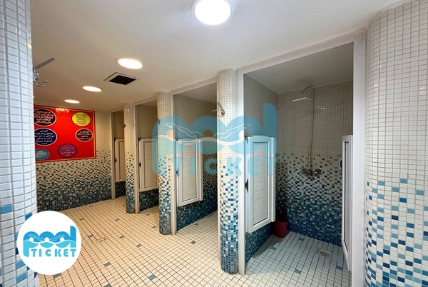 دو‌ش‌های استخر چهارفصل و روباز بهشت مادران تهران عکس