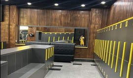 رختکن باشگاه بدنسازی لیما تهران
