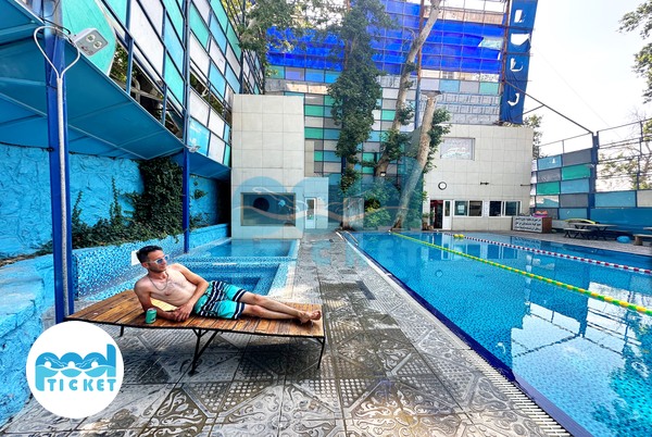 محوطه استخر روباز سرو جماران باهنر تهران عکس