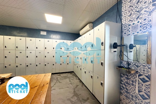 تصاویر کمد و رختکن استخر چهارفصل و روباز سرو جماران تهران