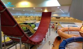 تصویر سرسره‌های پارک آبی رویاهای آبی شهرضا