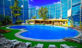 تصاویر استخر چهارفصل و روباز آفتاب فرمانیه تهران