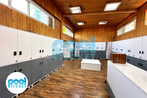 عکس رختکن استخر چهارفصل و روباز بلوط ولنجک تهران