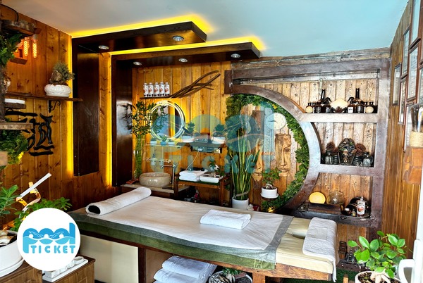 تصاویر اتاق ماساژ استخر چهارفصل و روباز بلوط ولنجک تهران