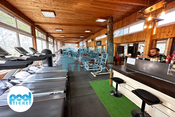 عکس سالن بدنسازی استخر چهارفصل و روباز بلوط ولنجک تهران