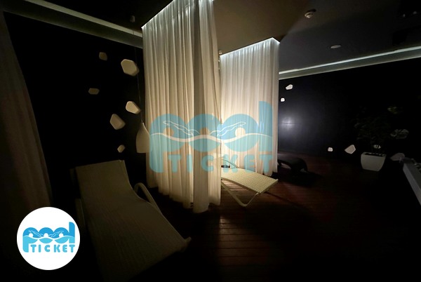 صندلی ریلکس استخر هتل رکسان و رمیس تهران عکسها