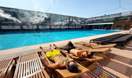 تصویر تخت آفتاب استخر چهارفصل و روباز هودین و هورام تهرانسر