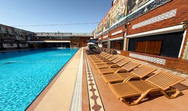 تخت های استخر چهارفصل و روباز هودین و هورام تهرانسر تصاویر