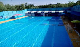 تصویر استخر چهارفصل و روباز دهکده چادگان اصفهان