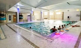 استخر هتل عرش نوشهر عکس