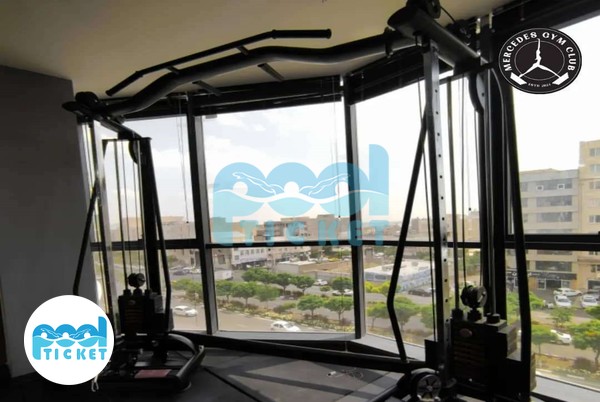 محوطه باشگاه بدنسازی مرسدس کرج