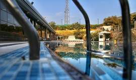 تصویر استخر چهارفصل و روباز بانوان باشگاه انقلاب بلو ویژن تهران