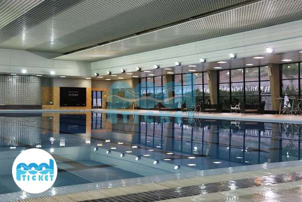 تصویر استخر چهارفصل و روباز بانوان باشگاه انقلاب بلو ویژن تهران