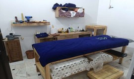 تخت مرکز ماساژ اسپا دلنشین قم (شعبه صدوقی) تصویر	