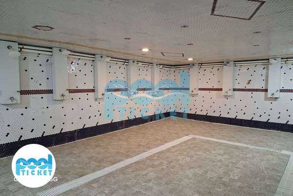 تصویر دوش‌های استخر نیکنام تبریز