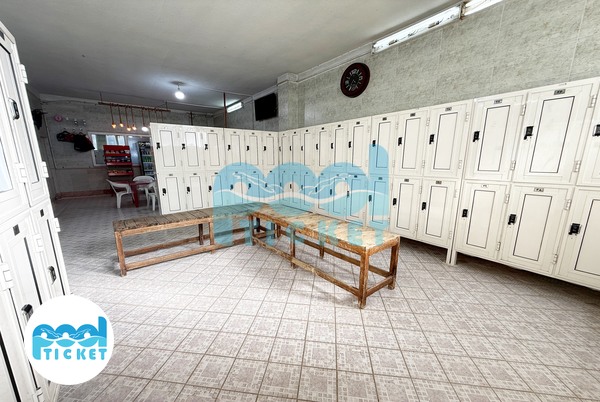 رختکن استخر دانشگاه آزاد تختی اسلامشهر عکس‌ها