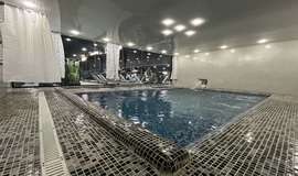 استخر باشگاه بدنسازی M۲ قم عکس