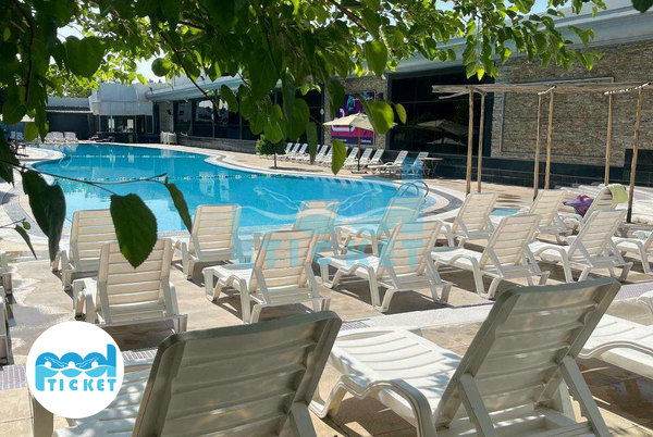 عکس تخت آفتاب استخر چهارفصل و روباز بانوان باشگاه انقلاب بلو ویژن تهران