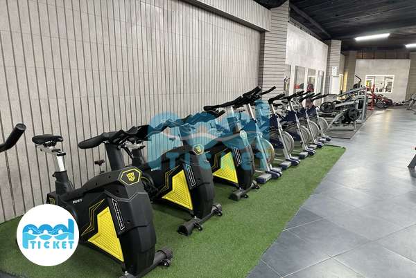 تصویر دوچرخه ثابت باشگاه بدنسازی سعادت قم (شعبه بنی‌فضل)