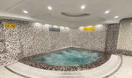 عکس‌های جکوزی استخر مهتاب ۲ اصفهان