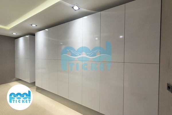 رختکن استخر هتل پیروزی اصفهان عکس