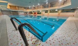 عکس محوطه استخر ستاره اصفهان