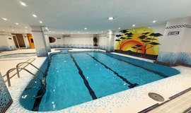 استخر هتل ونوس اصفهان تصویر