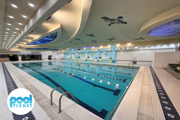 محوطه استخر بهار اصفهان عکس