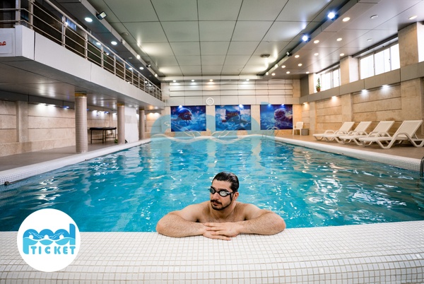 تصویر استخر بزرگ هتل پارسیان کوثر تهران