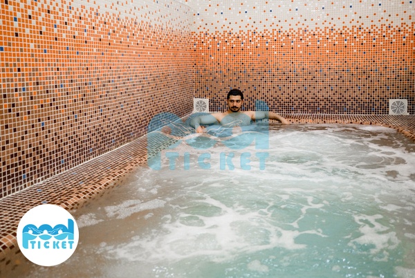 جکوزی گرم استخر هتل پارسیان کوثر تهران