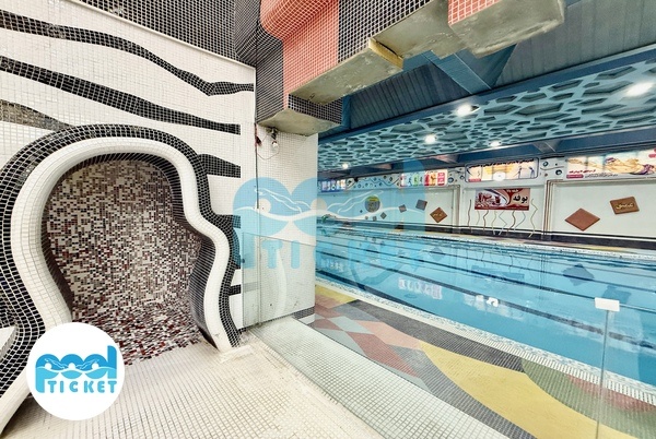 تصاویر رختکن و دوش پارک آبی قصر آبی پارس اسلامشهر