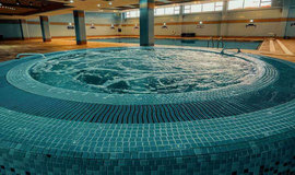 جکوزی استخر دهکده نشاط زعفرانیه تهران