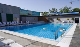 تصویر استخر روباز پدیده کرج