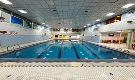 عکس استخر بزرگ گل نرگس اکباتان تهران