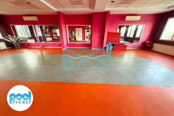 باشگاه استخر چهارفصل و روباز بهشت مادران تهران عکس