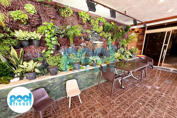 تصویر محوطه استخر چهارفصل و روباز هودین و هورام تهرانسر