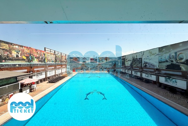 عکس محوطه استخر چهارفصل و روباز هودین و هورام تهرانسر