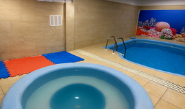 جکوزی استخر سرپوشیده مادر و کودک فارا تهران عکس‌ها