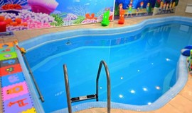 عکس استخر سرپوشیده مادر و کودک فارا تهران