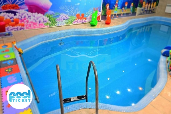 عکس استخر سرپوشیده مادر و کودک فارا تهران