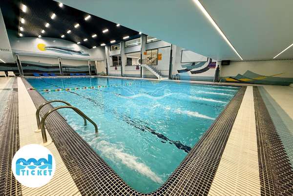 عکس استخر سرپوشیده بزرگ شهید چمران تهران