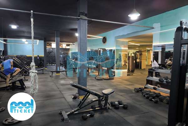 محوطه باشگاه بدنسازی اورجینال اسلامشهر (شعبه آقایان) عکس