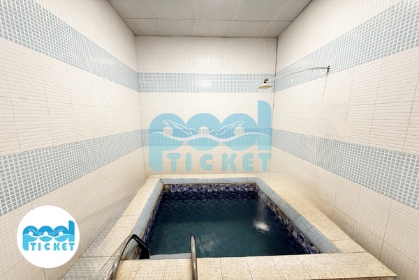 تصویر حوضه آب سرد استخر شاد زیست شیراز