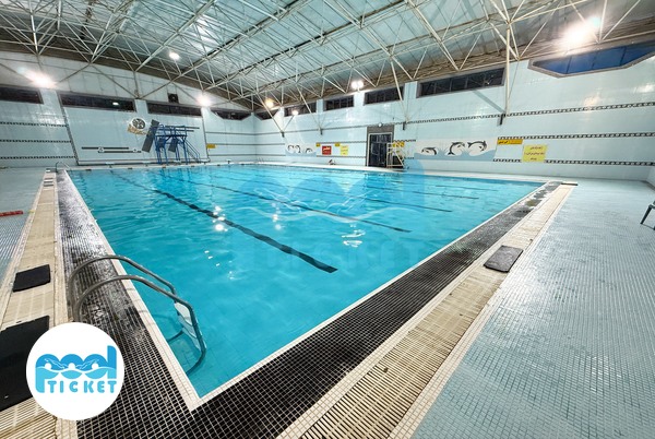 فضای استخر شاد زیست شیراز عکس