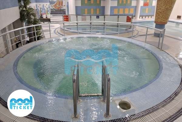 عکس جکوزی استخر خانواده