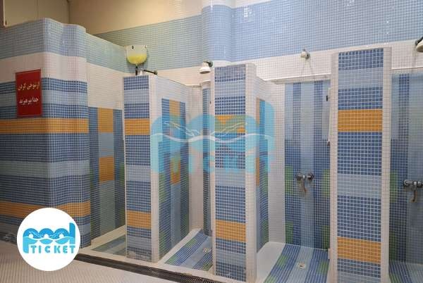 تصویر دوش های استخر خانواده