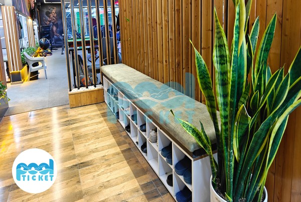 تصویر کفشداری باشگاه بدنسازی و استخر ۱۱۰ پلاس کرج