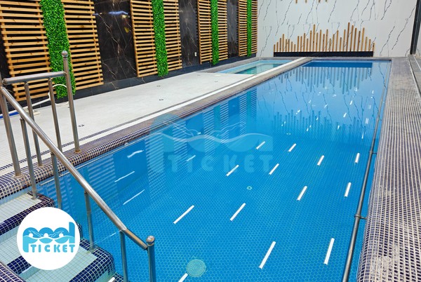 تصویر باشگاه بدنسازی و استخر ۱۱۰ پلاس کرج