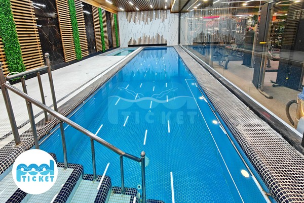 عکس استخر سرپوشیده ۱۱۰ پلاس کرج