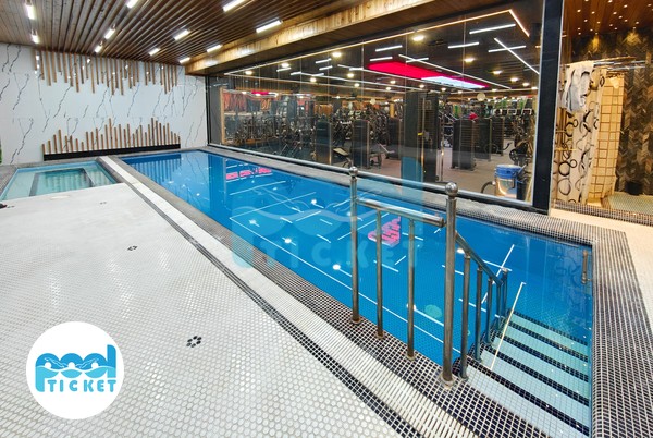 تصاویر باشگاه بدنسازی و استخر ۱۱۰ پلاس مهرشهر کرج